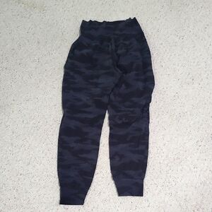 Athleta Womens Black Salutation Camo Joggers